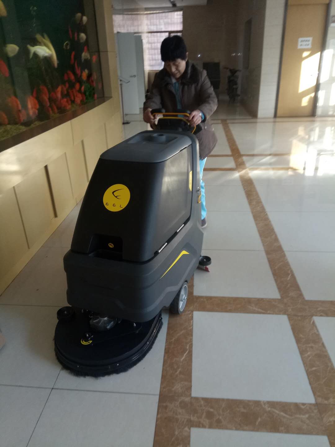 江苏手推式扫地机.jpg